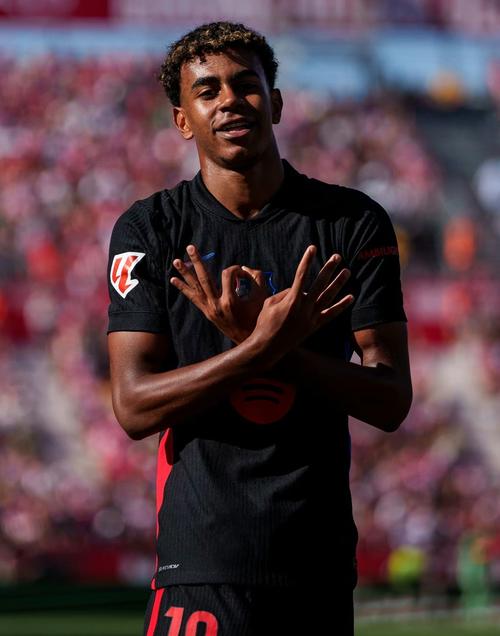 电讯报：对热刺来说签下帕利尼亚比引进吉布斯-怀特更重要